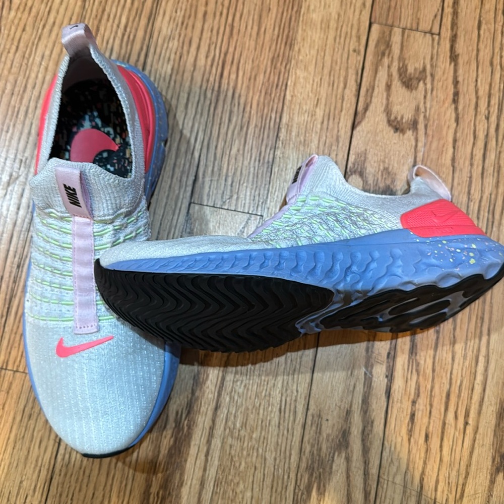 Women’s Nike REACT Phantom slip on running shoes size 9